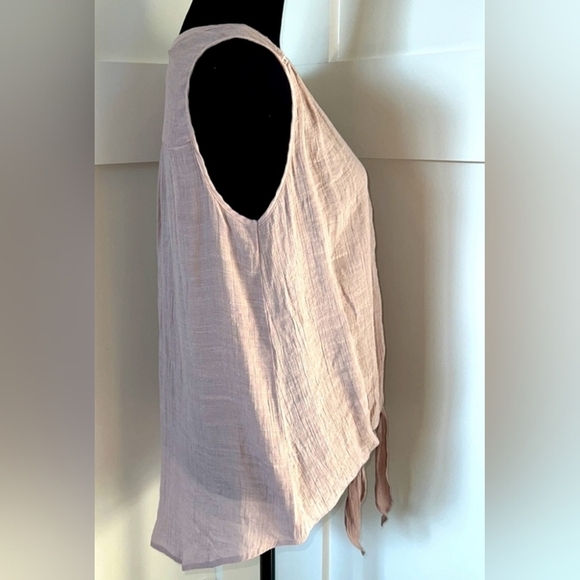 Ivy Ridge Button Down Lightweight Tank - Picture 2 of 4